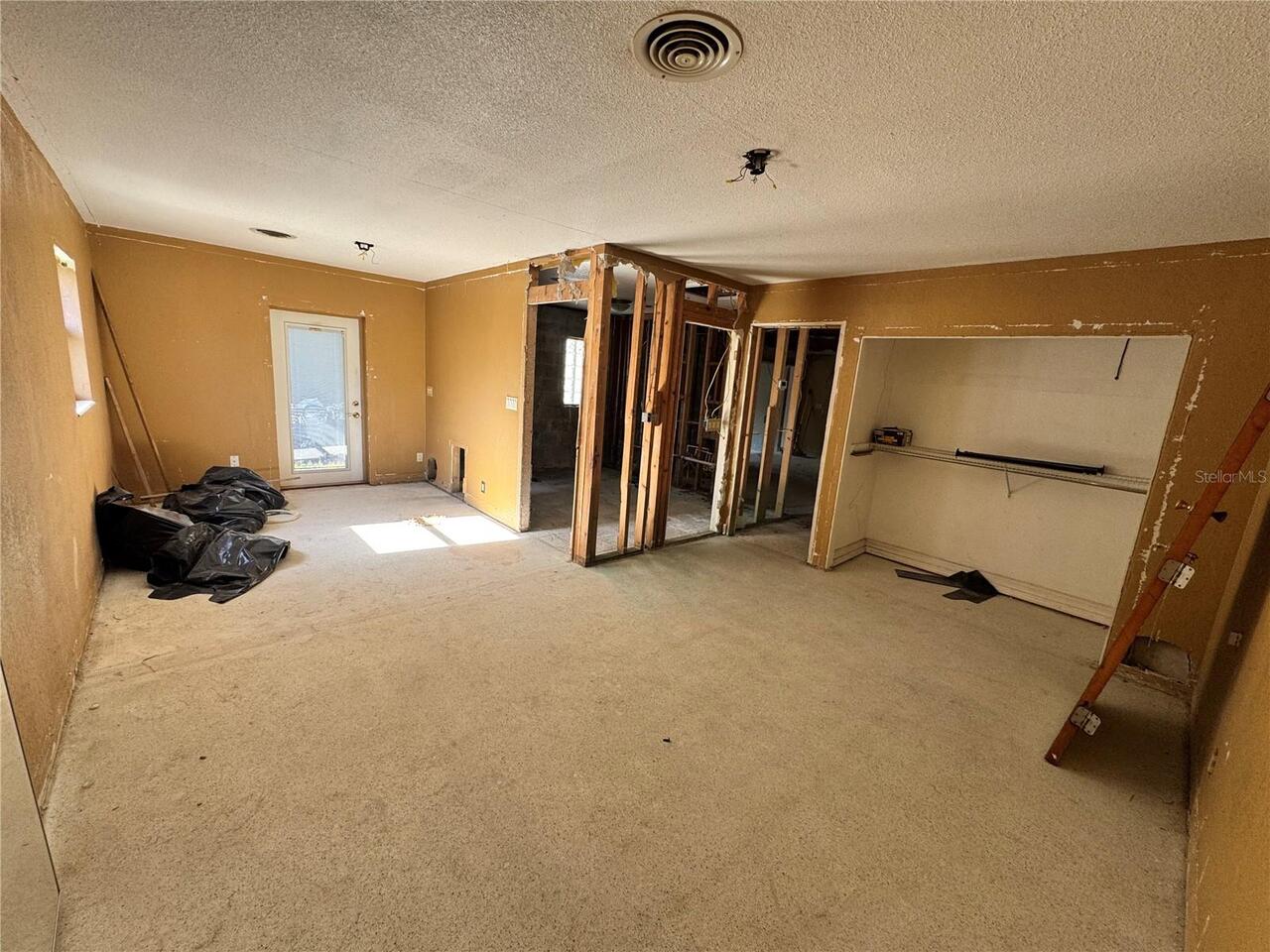 Listing Photo 12