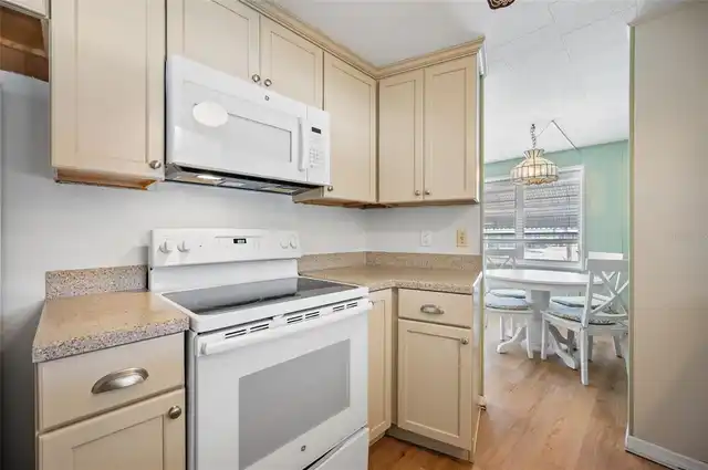 Listing Photo 7