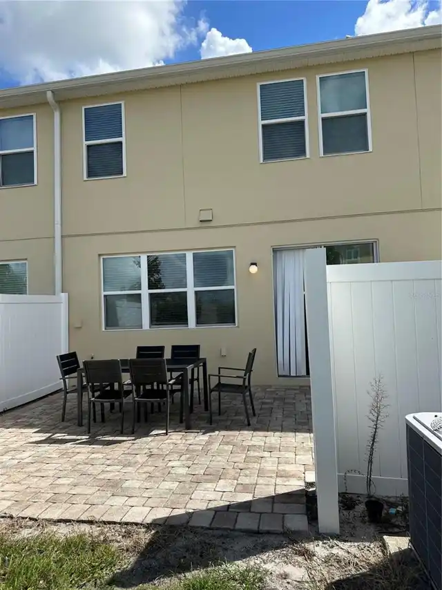 Listing Photo 12