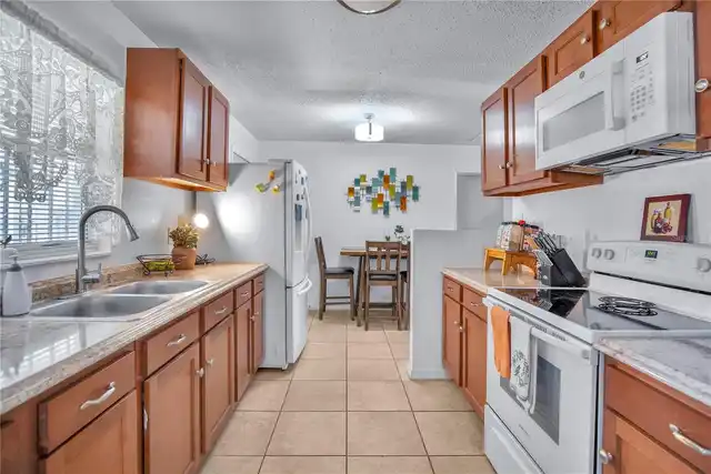 Listing Photo 9