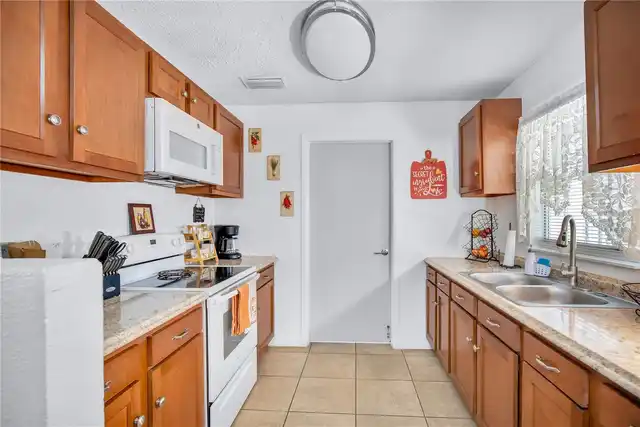 Listing Photo 10