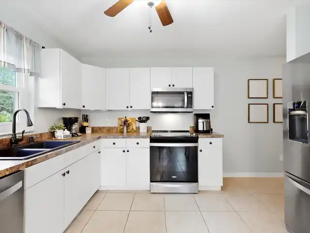 Listing Photo 9