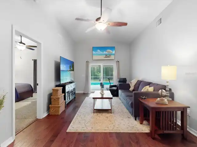 Listing Photo 12