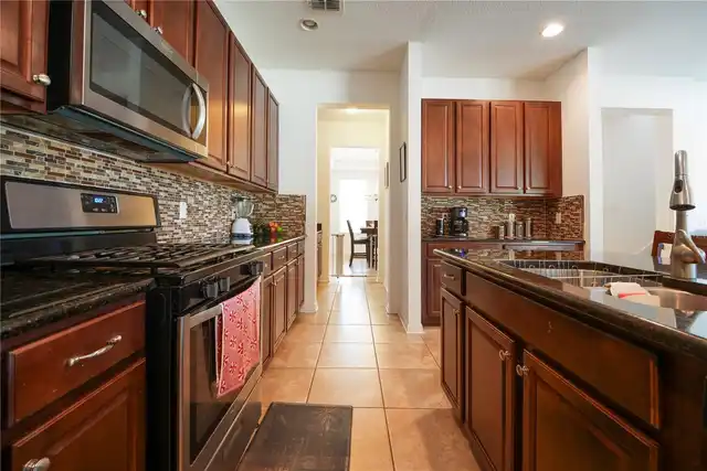 Listing Photo 10