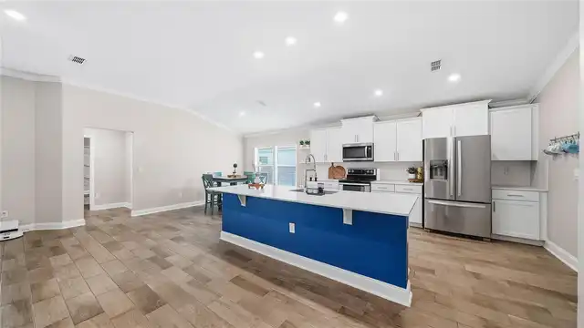 Listing Photo 11