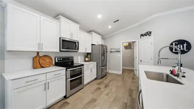 Listing Photo 16