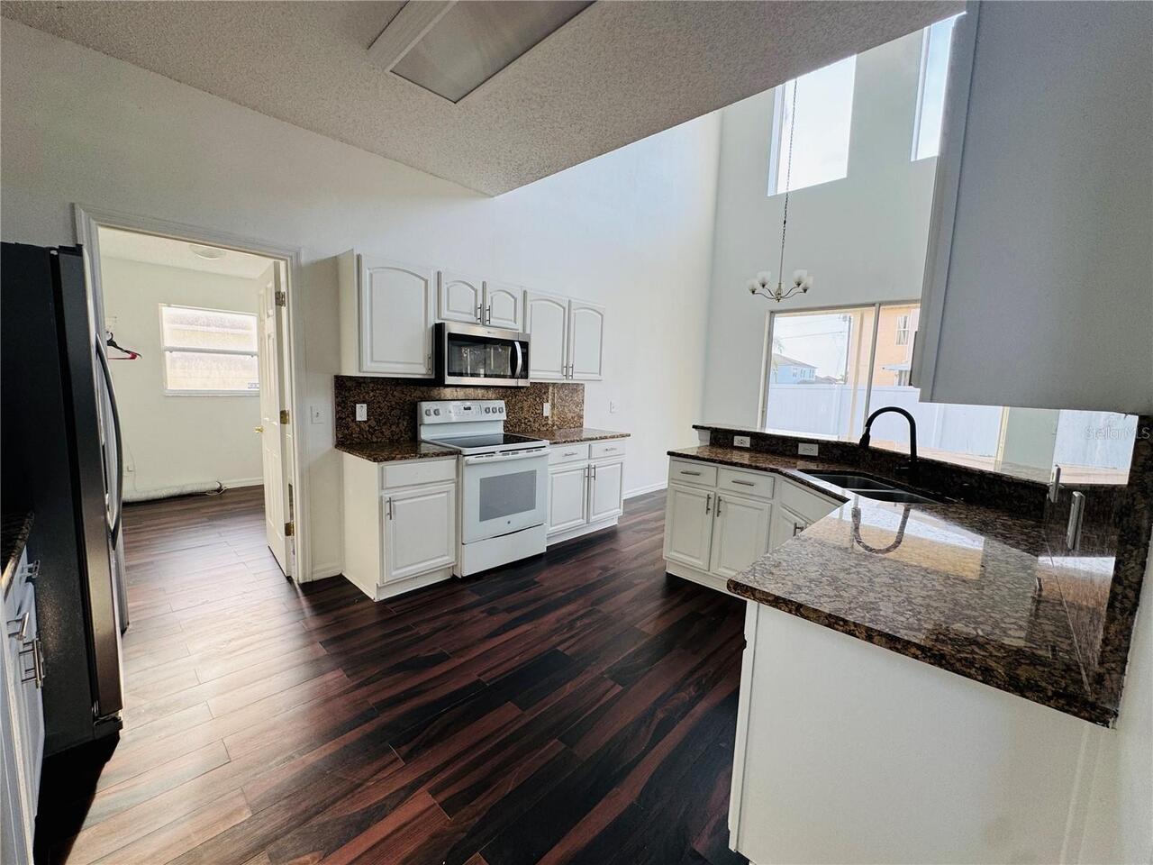 Listing Photo 8