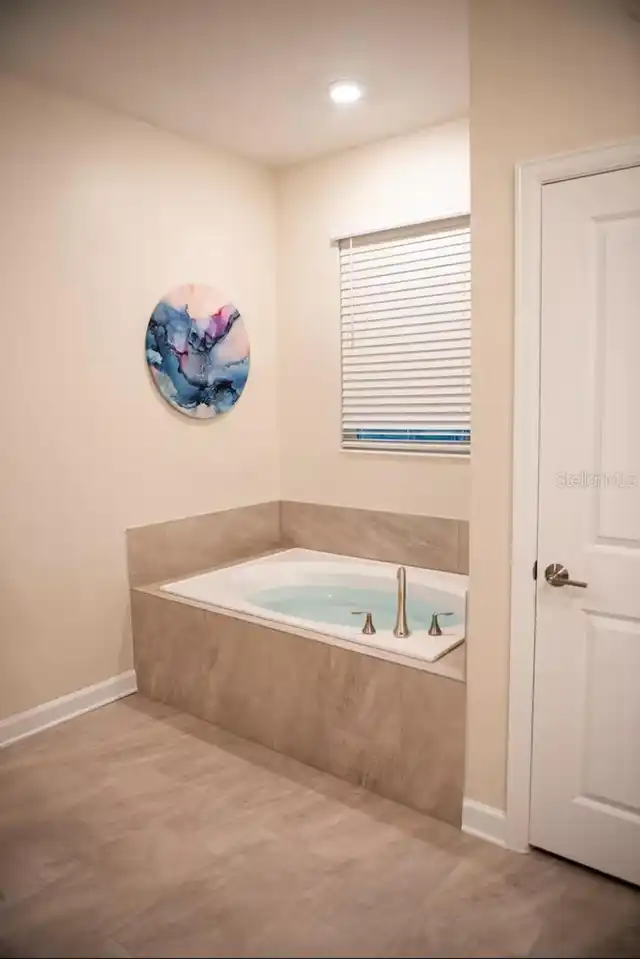 Listing Photo 10
