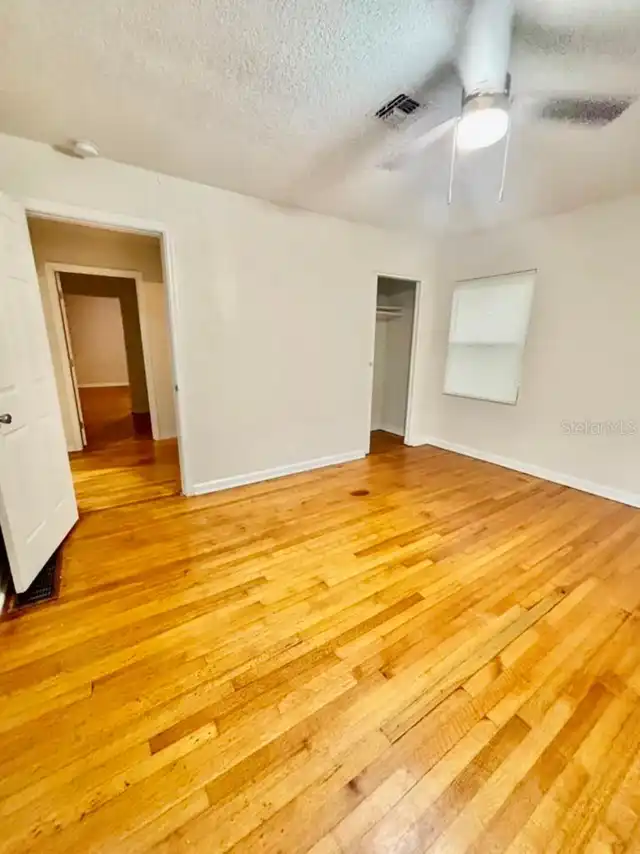 Listing Photo 9