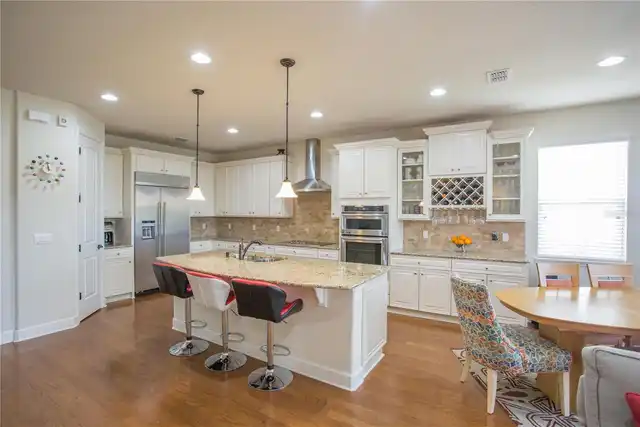 Listing Photo 9