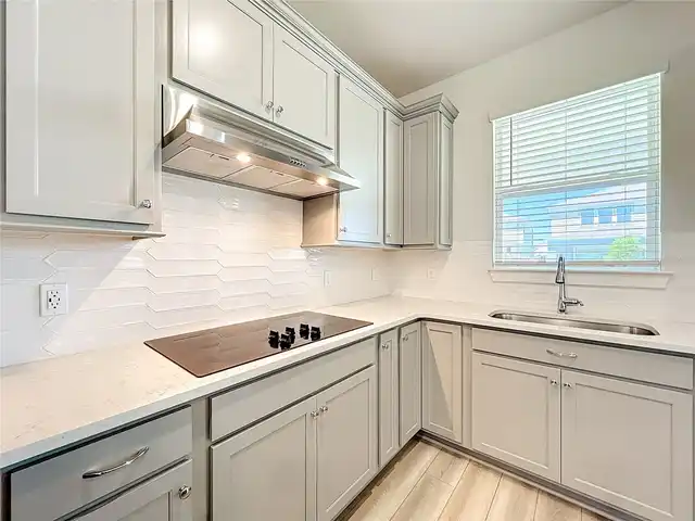 Listing Photo 12