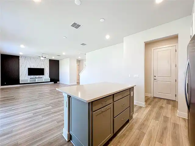Listing Photo 14