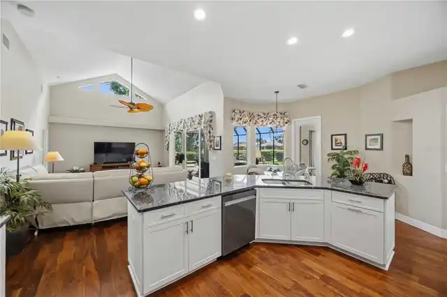 Listing Photo 11