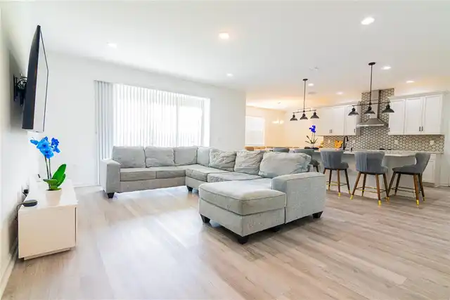 Listing Photo 11