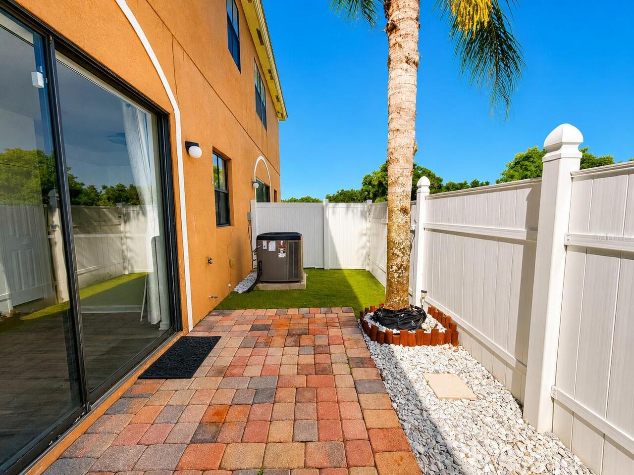 Listing Photo 10