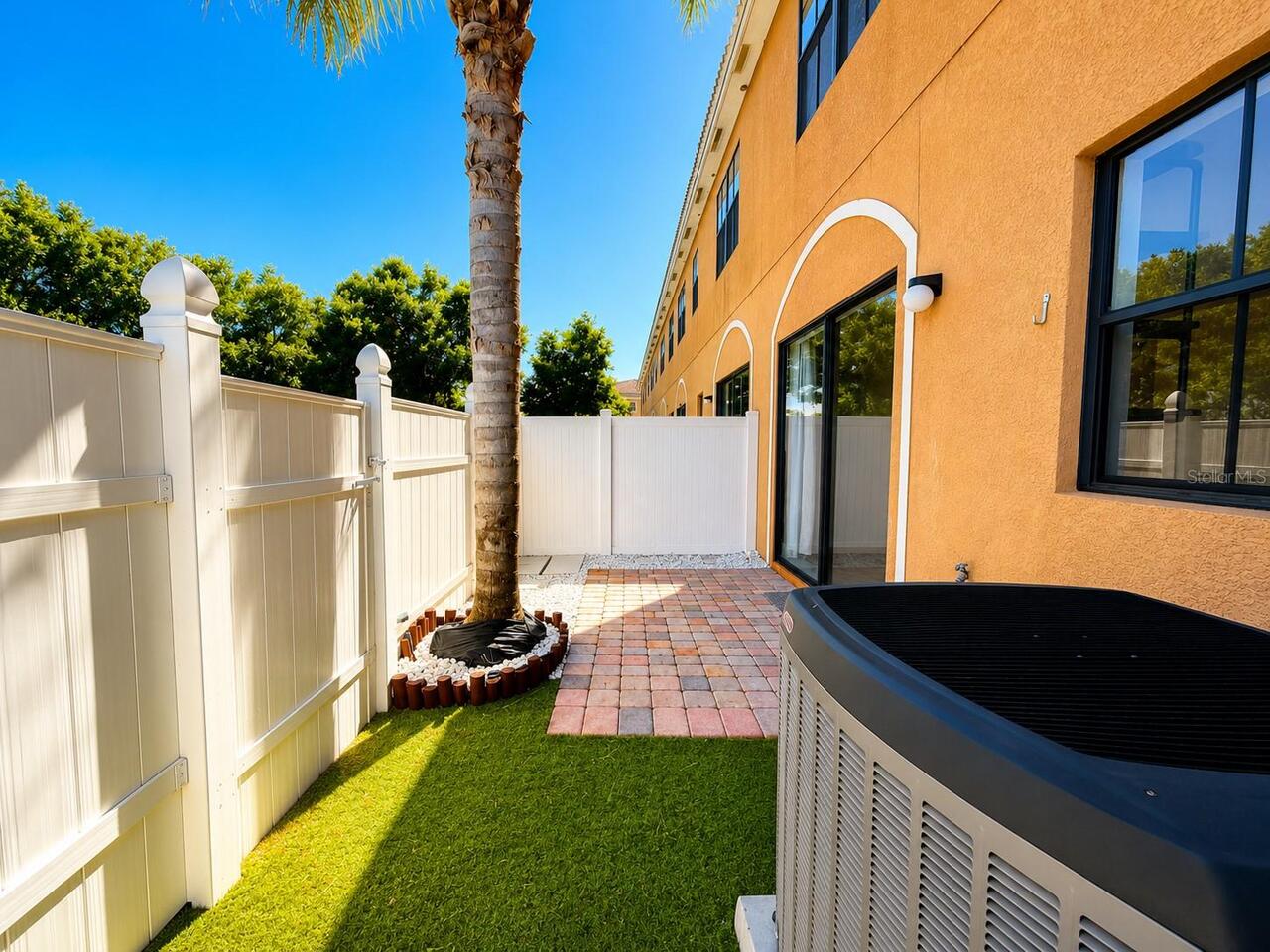Listing Photo 11