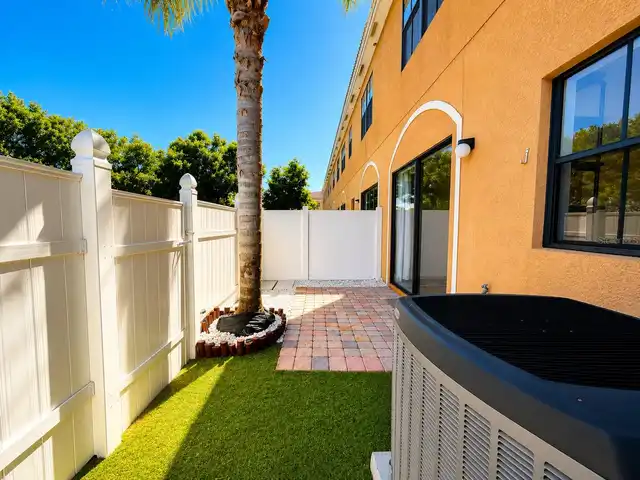 Listing Photo 11
