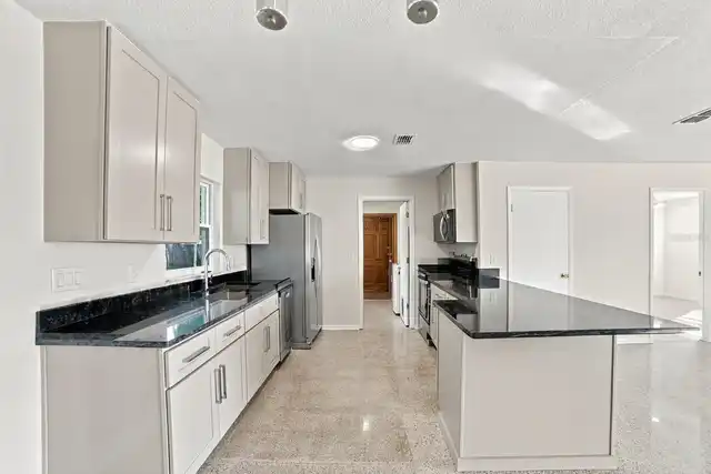 Listing Photo 9