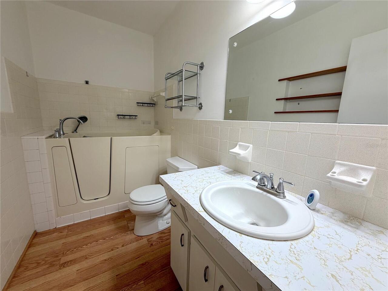 Listing Photo 14