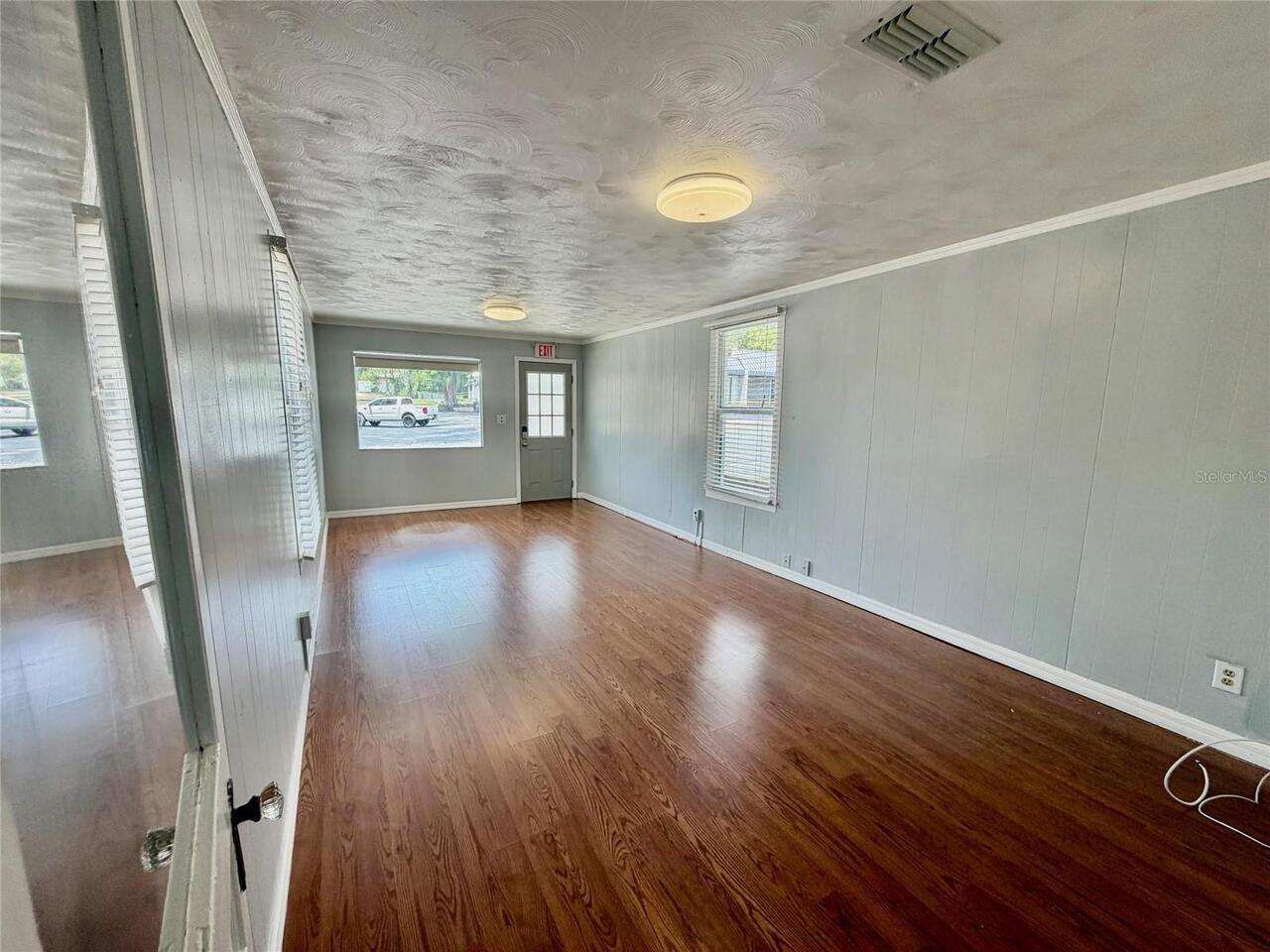 Listing Photo 12