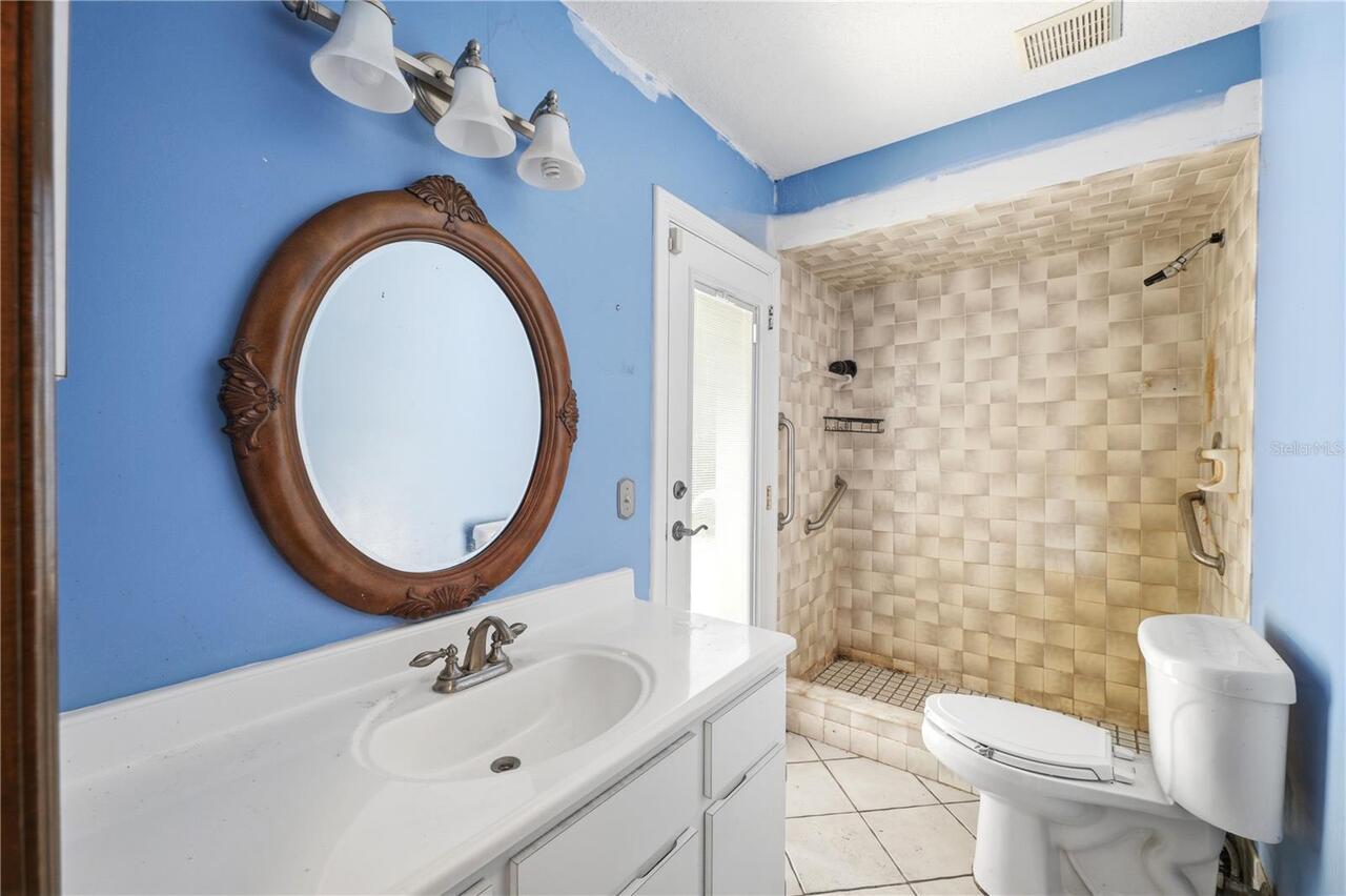 Listing Photo 12