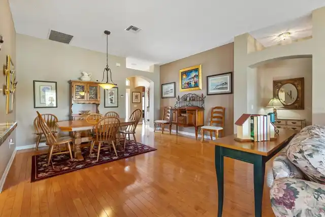 Listing Photo 6