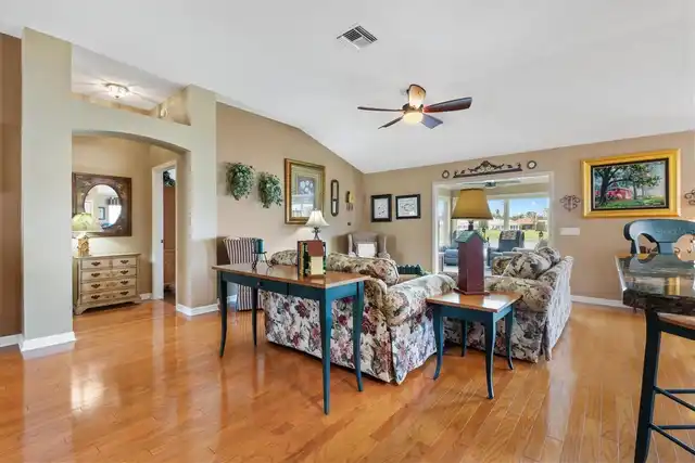 Listing Photo 8