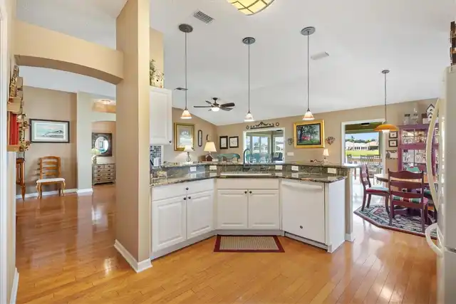 Listing Photo 11