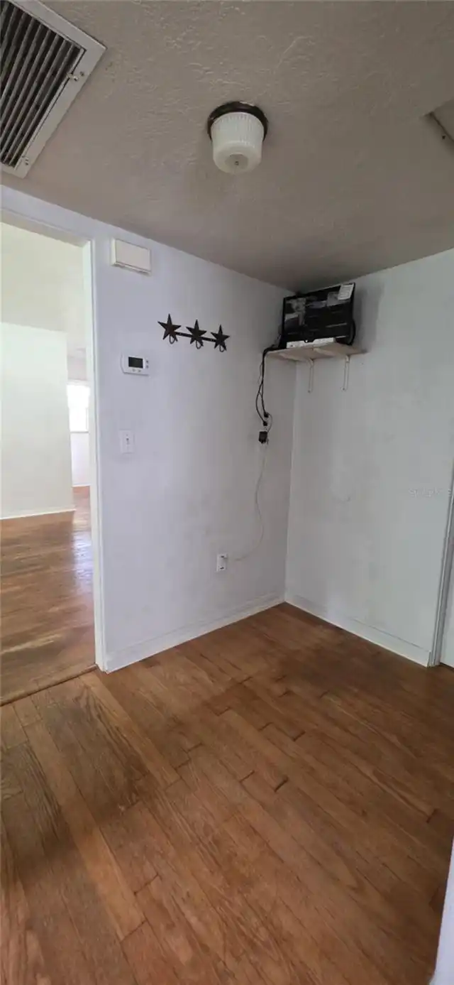 Listing Photo 9