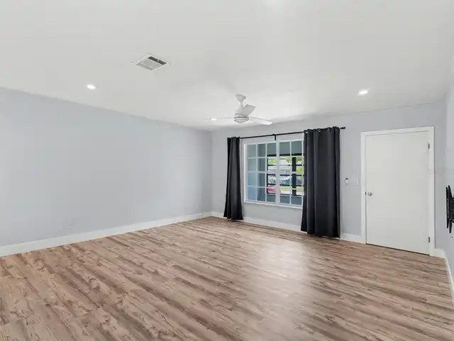 Listing Photo 9