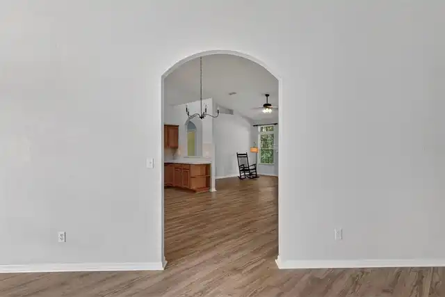 Listing Photo 12