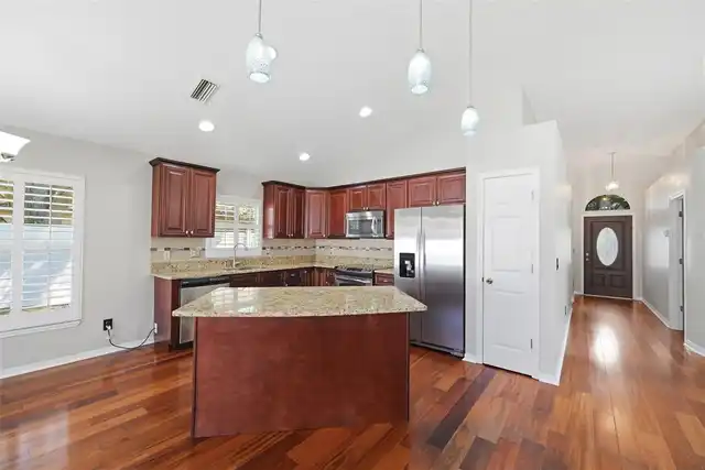 Listing Photo 9