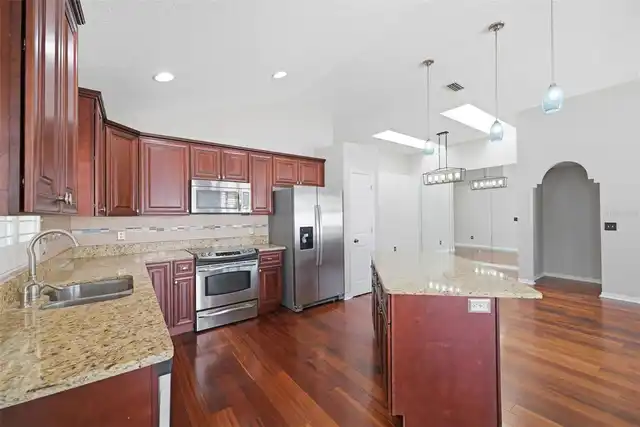 Listing Photo 11