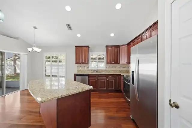 Listing Photo 12