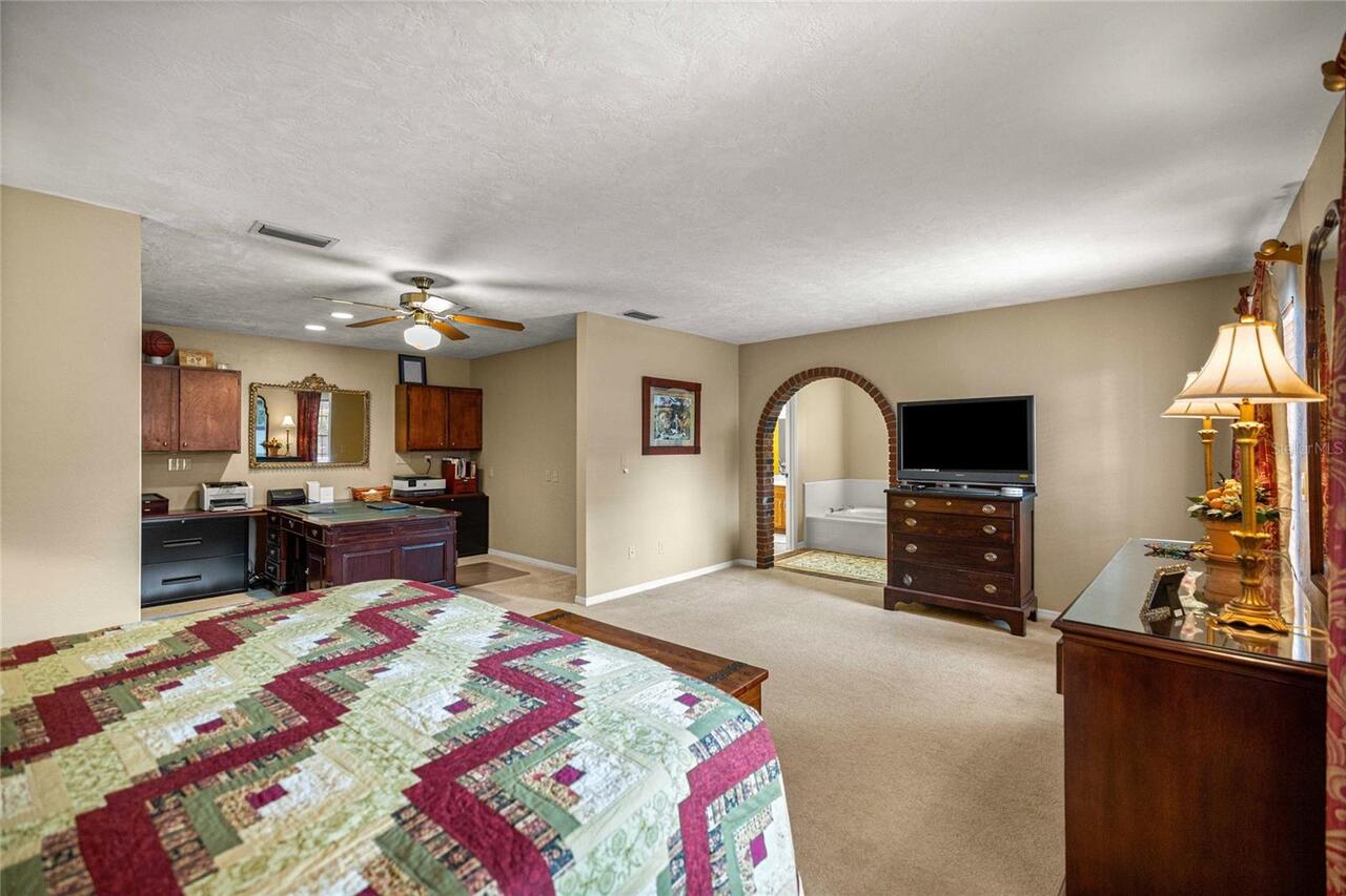 Listing Photo 10