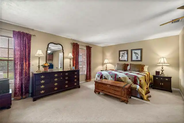 Listing Photo 9