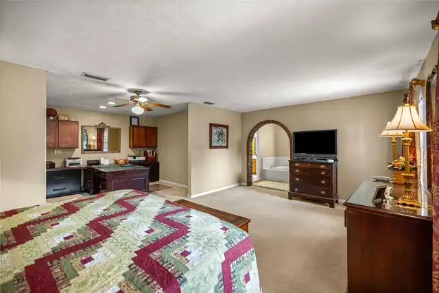 Listing Photo 10
