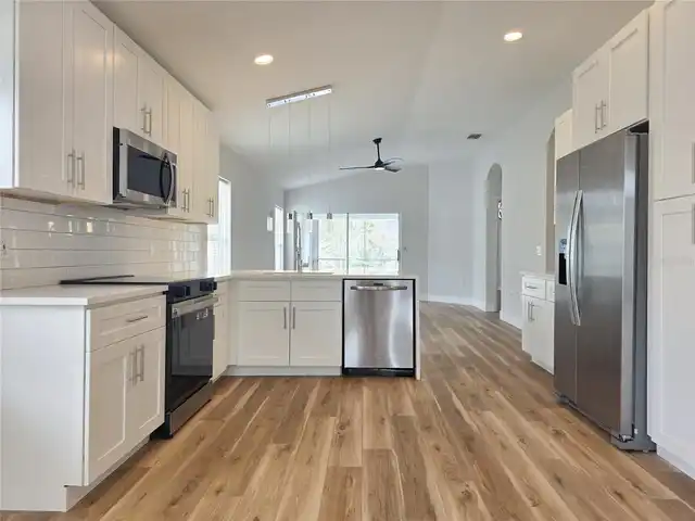 Listing Photo 11