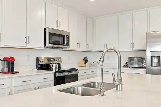 Listing Photo 16