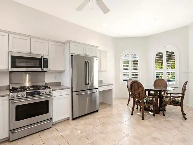 Listing Photo 11