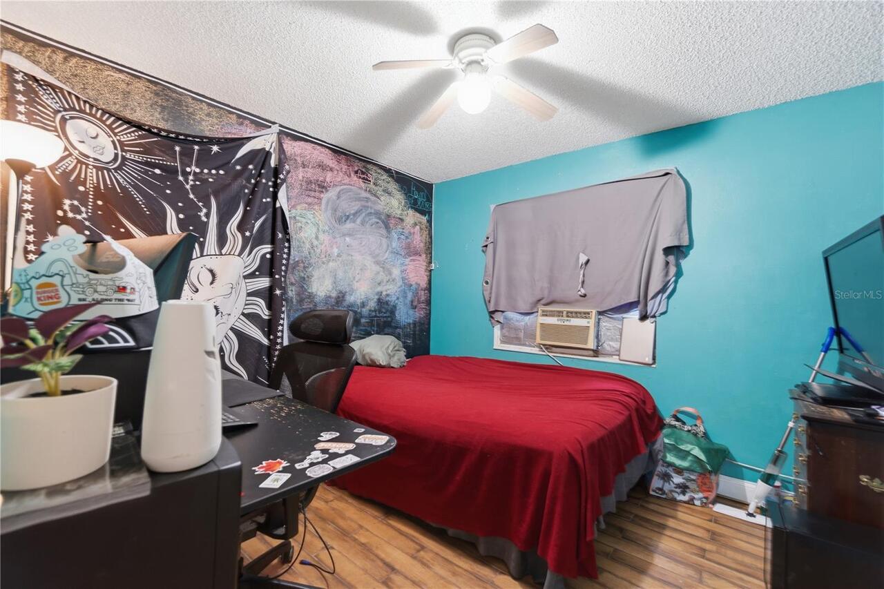 Listing Photo 12