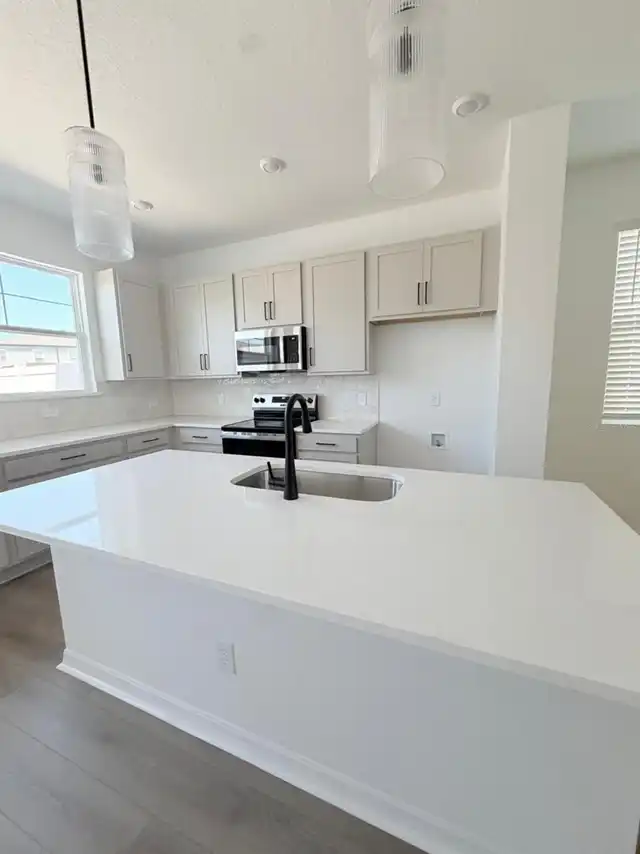 Listing Photo 10