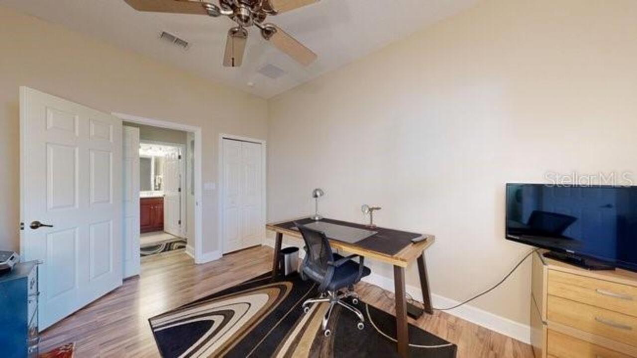 Listing Photo 9