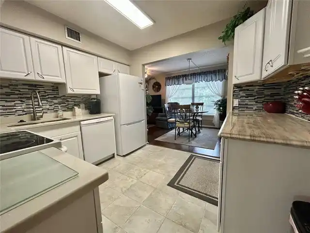 Listing Photo 8