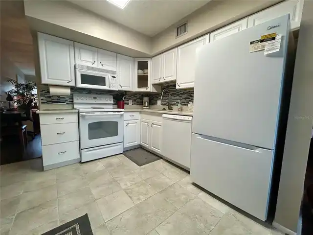 Listing Photo 10