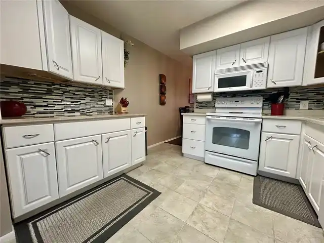 Listing Photo 11