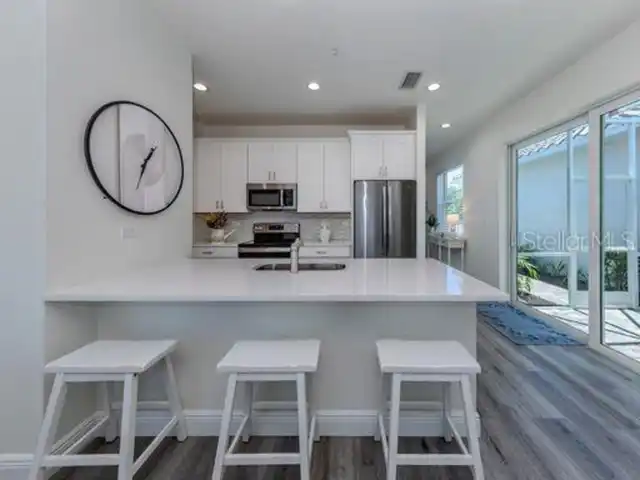 Listing Photo 8