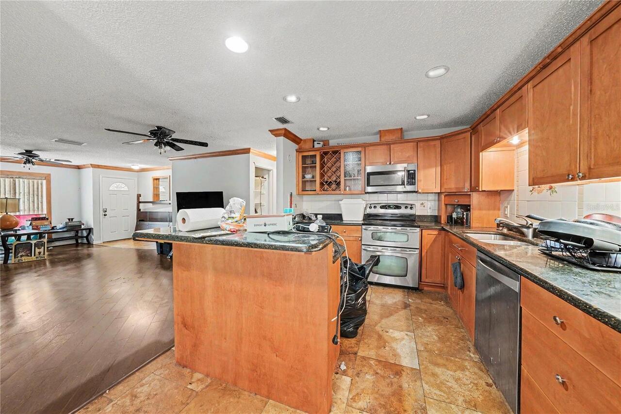 Listing Photo 12