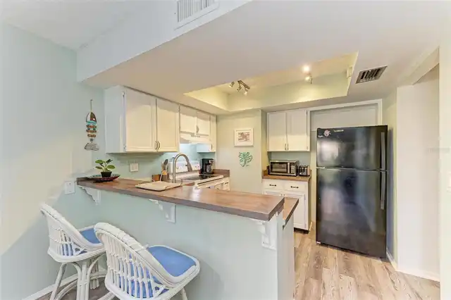 Listing Photo 12