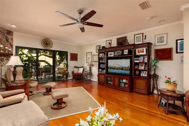 Listing Photo 10